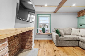 Tilly's Cosy Cottage Retreats - Castle Cottage